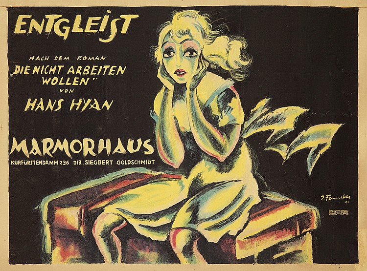 Marmorhaus, woman sits ona trunk, Entgleist