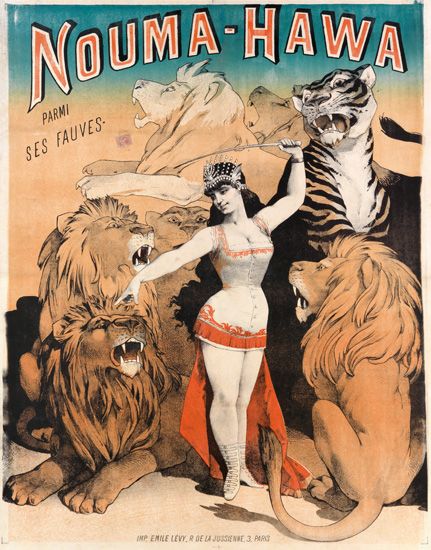 Nouma-Hawa, woman in white with jungle animals
