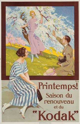 Printemps Saison du renouveau et du Kodak, woman in blue stripes, woman in pink under a tree