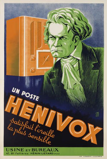 Un Poste Henivox, man in green
